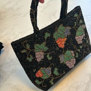 Beaded purse with grape vines